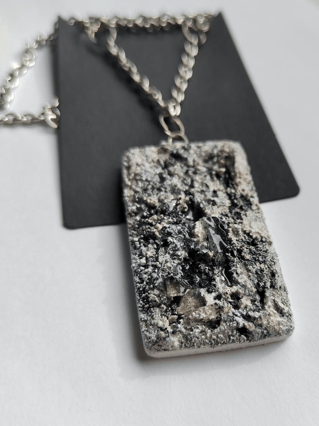 Freedom call 2 - Black and white textured pendant with chain