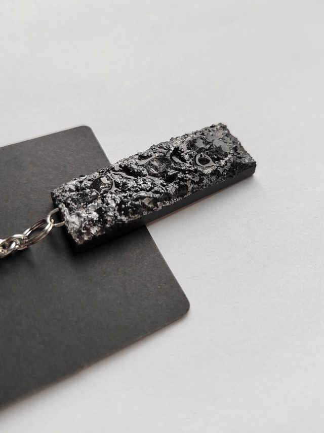 Freedom call 7 - Black textured pendant with chain