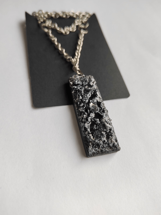 Freedom call 7 - Black textured pendant with chain