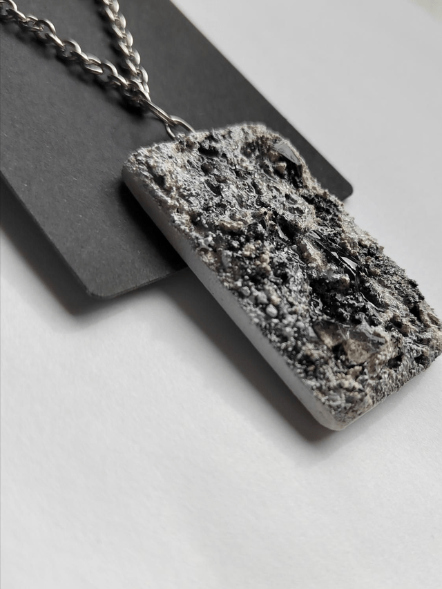 Freedom call 2 - Black and white textured pendant with chain
