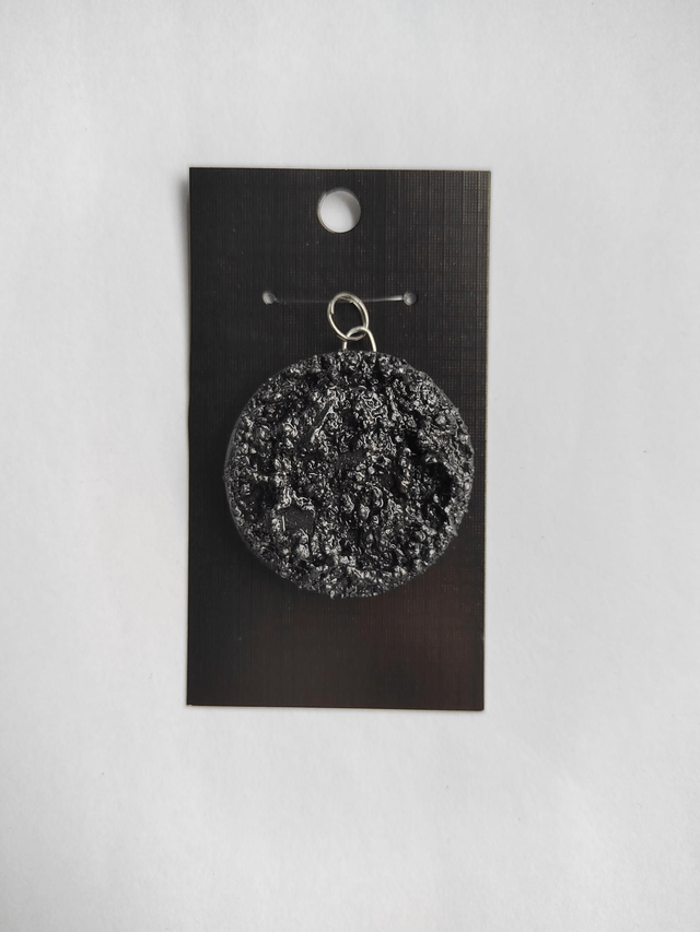 Freedom call 6 - Black textured pendant