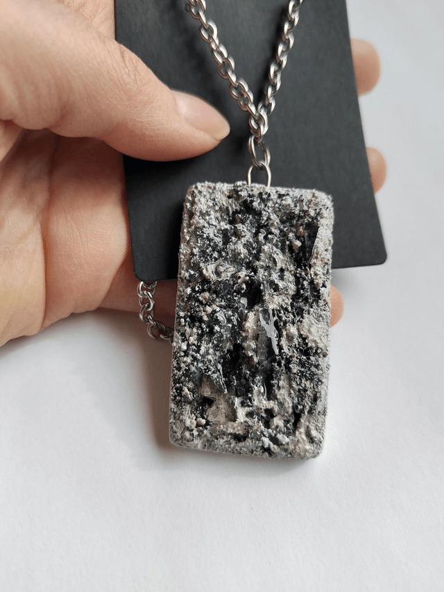 Freedom call 2 - Black and white textured pendant with chain