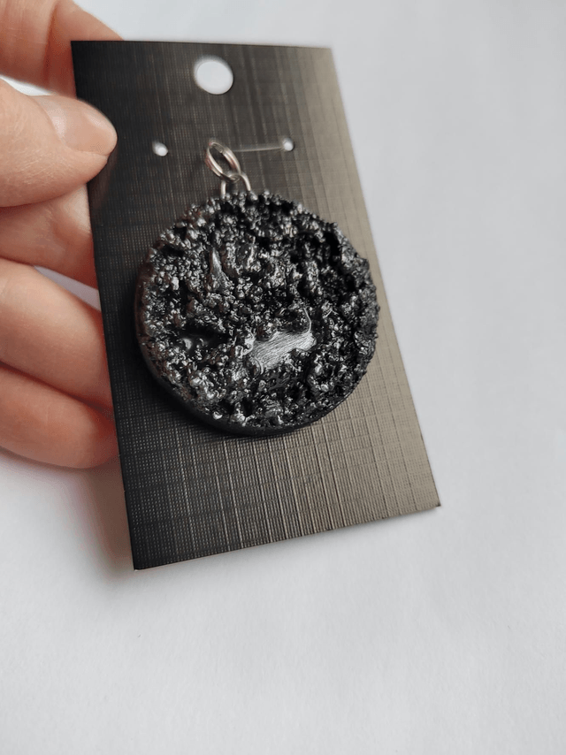 Freedom call 5 - Black textured pendant